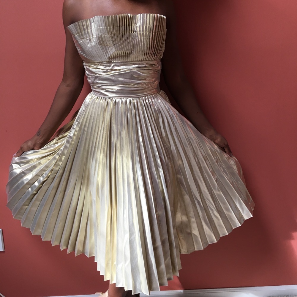 Gold accordion pleated vintage inspired dress - Picture 2 of 6